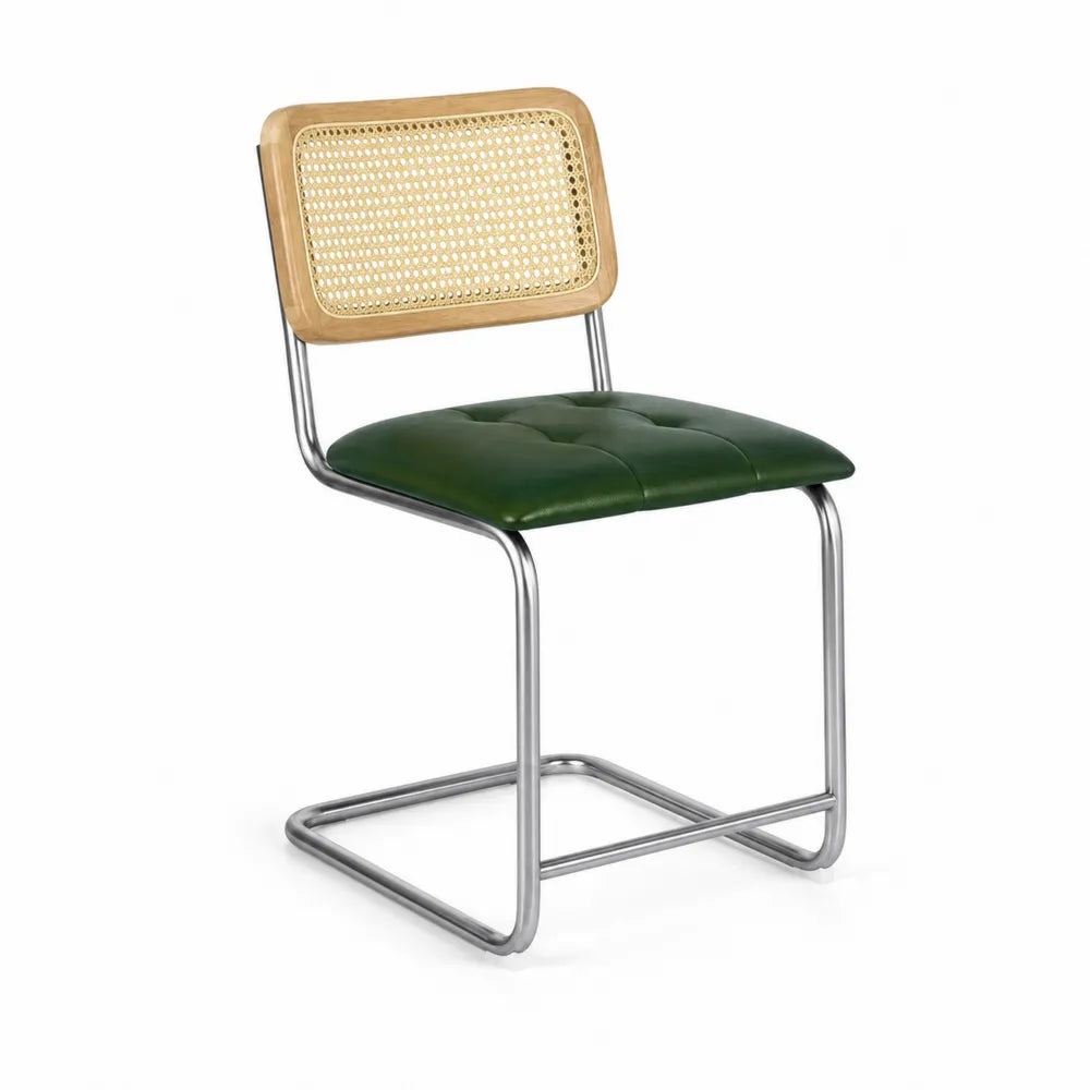 Chaise en métal, dossier en rotin et assise en cuir vert